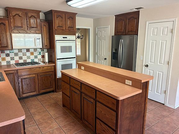 4th image of 579 County Road 5420