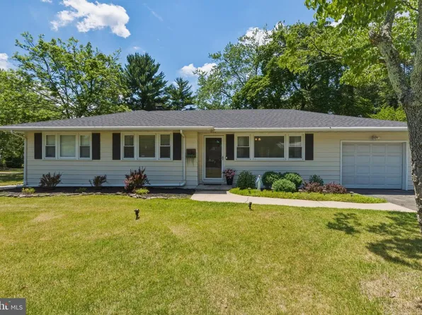 2493 Barry Dr, Vineland, NJ 08361