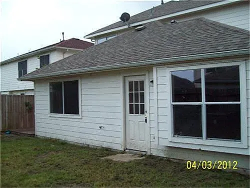 4 bed, 2.5 bath, 2260 sqft, $2,750 — Photo 2