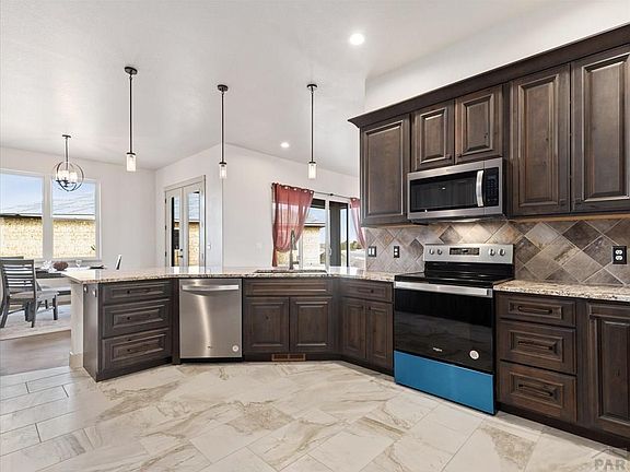 4th image of 4009 Saint Andrews Dr