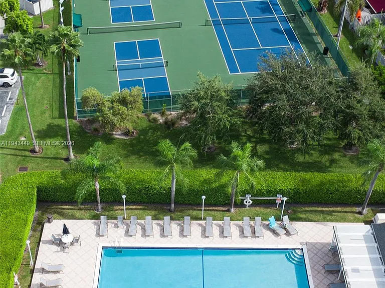 808 NE 27th Ave #808 — Photo 27
