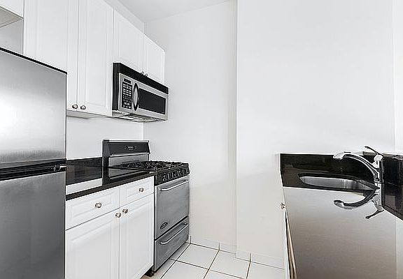 3rd image of 160 W 22nd St APT 205