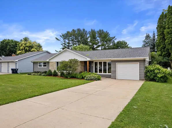 630 E Center STREET, Juneau, WI 53039