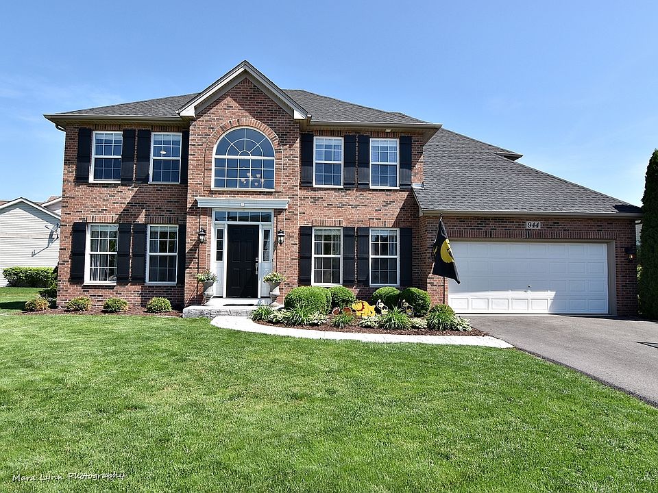 1st image of 944 Vineyard Ln