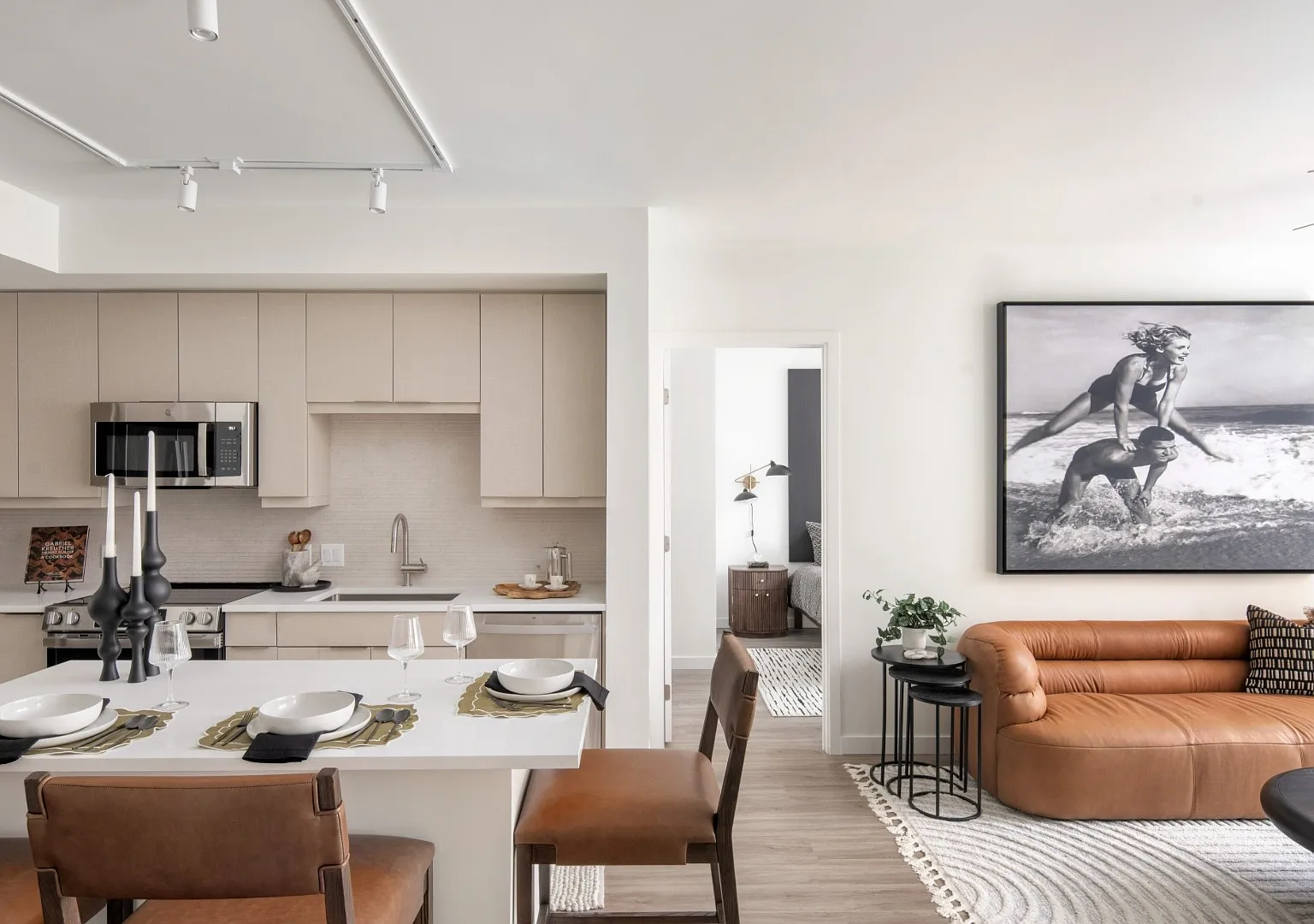 2 bed, 994 sqft, $3,280 — Photo 2