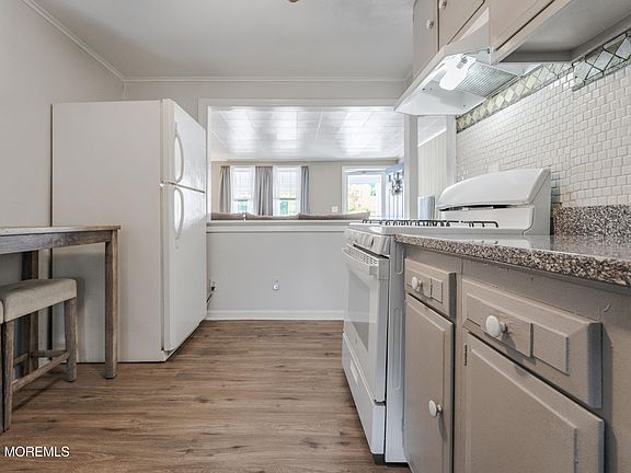 5th image of 325 W Sylvania Avenue