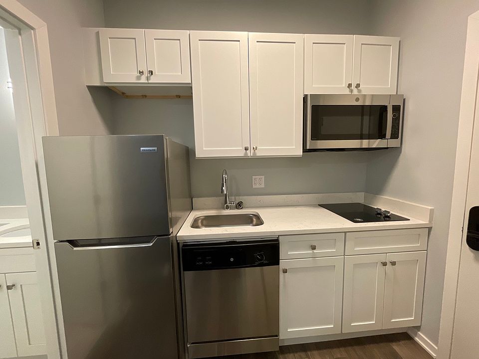 1st image of 5248 N Winthrop Ave #313