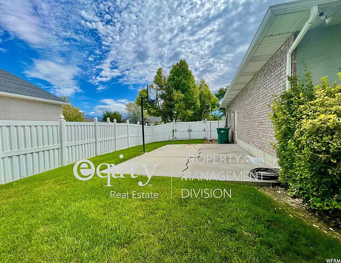 11742 S Tatteredangel Cv — Photo 30