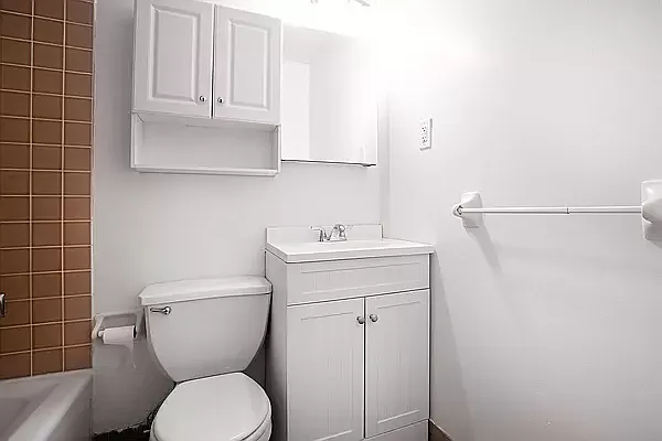 Rented by Waldstar Real Estate LLC | media 10