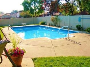 17516 Delaware Dr, Macomb, MI 48044