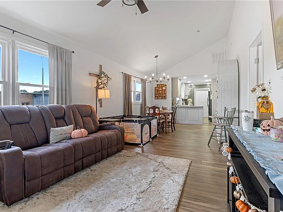 5th image of 3031 Standridge Rd