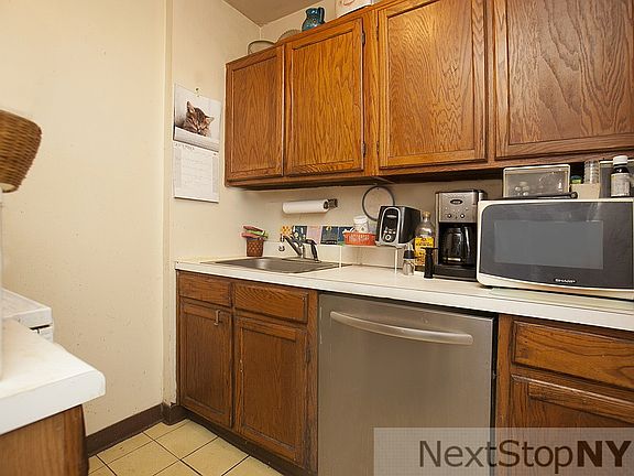 2nd image of 77 Bleecker St APT 124