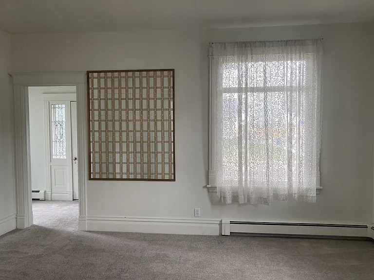 1018 Henry St — Photo 9