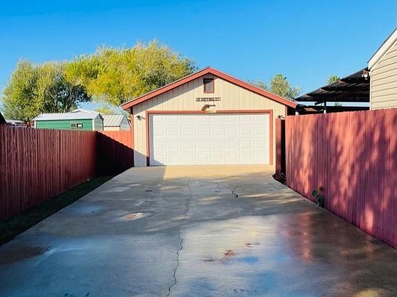 5th image of 1501 Meadow Dr