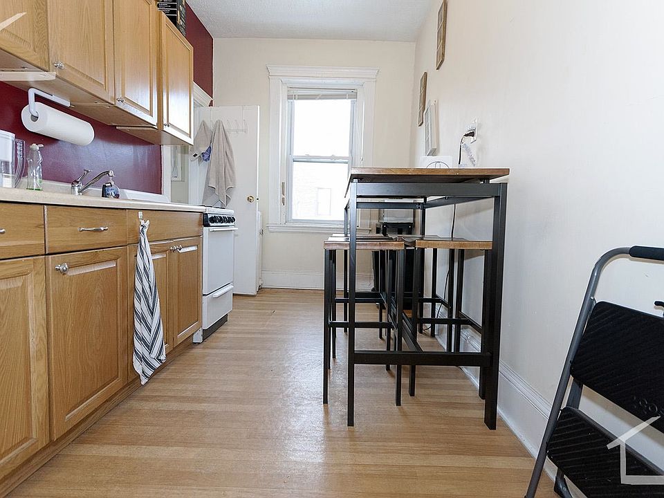 2nd image of 463 Park Dr #11AE