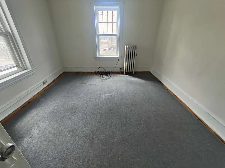 122 Hanover St — Photo 9