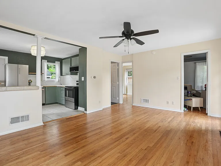 7036 N Wall Ave — Photo 4