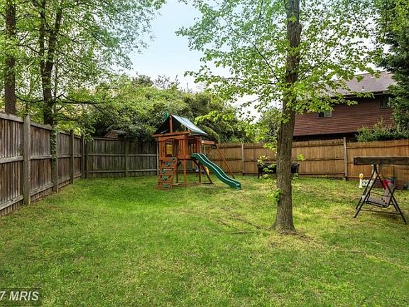 4th image of 686 Dill Ct