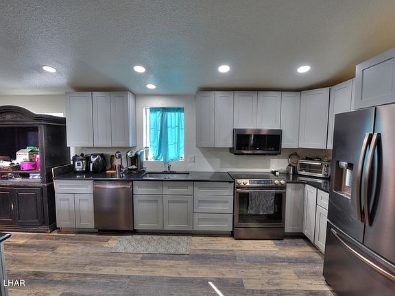 4th image of 459 E Riverfront Dr