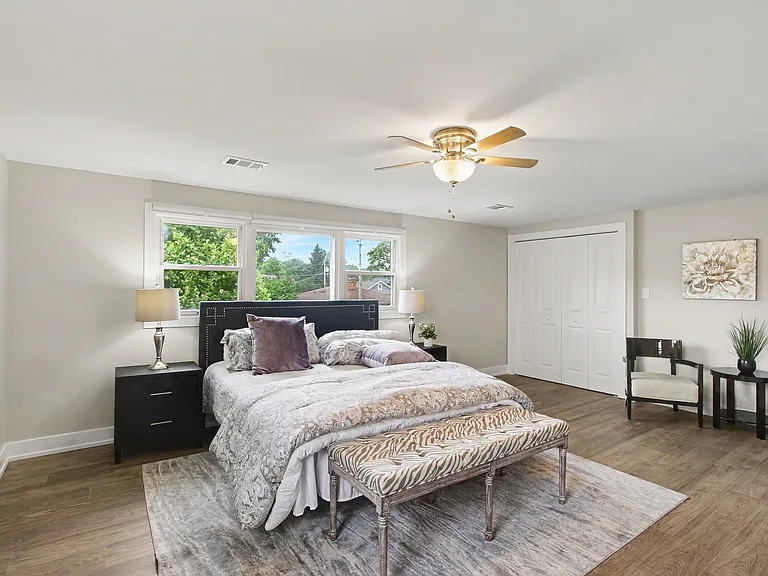 538 N Broadway Ave — Photo 16