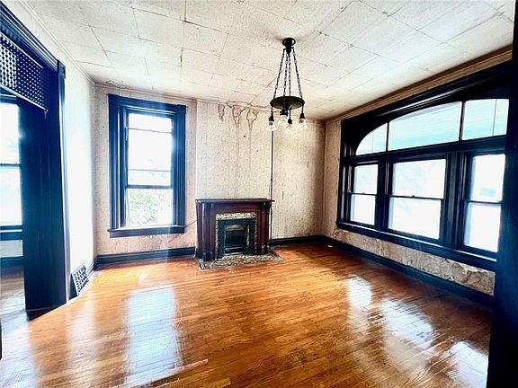 2nd image of 601 N 11th St
