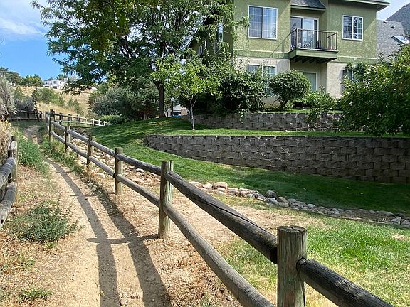 4th image of 1412 W Camel Back Ln #0B-1Ba-550Sqft