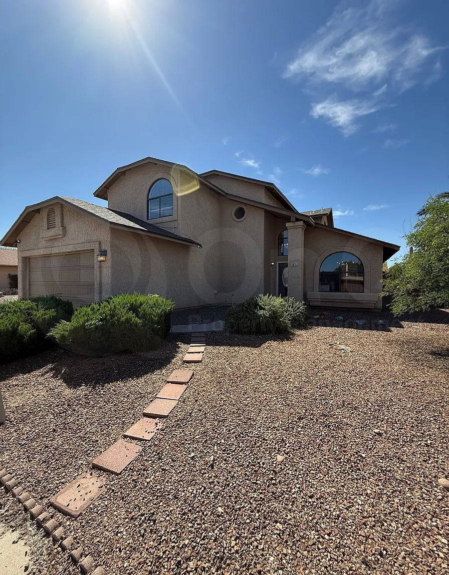 4 bed, 3.0 bath, 1759 sqft, $2,075 — Photo 3