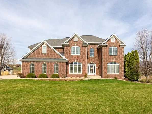 1966 Firestone Dr, Dubuque, IA 52002