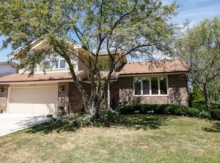 2704 Longview Dr, Lisle, IL 60532