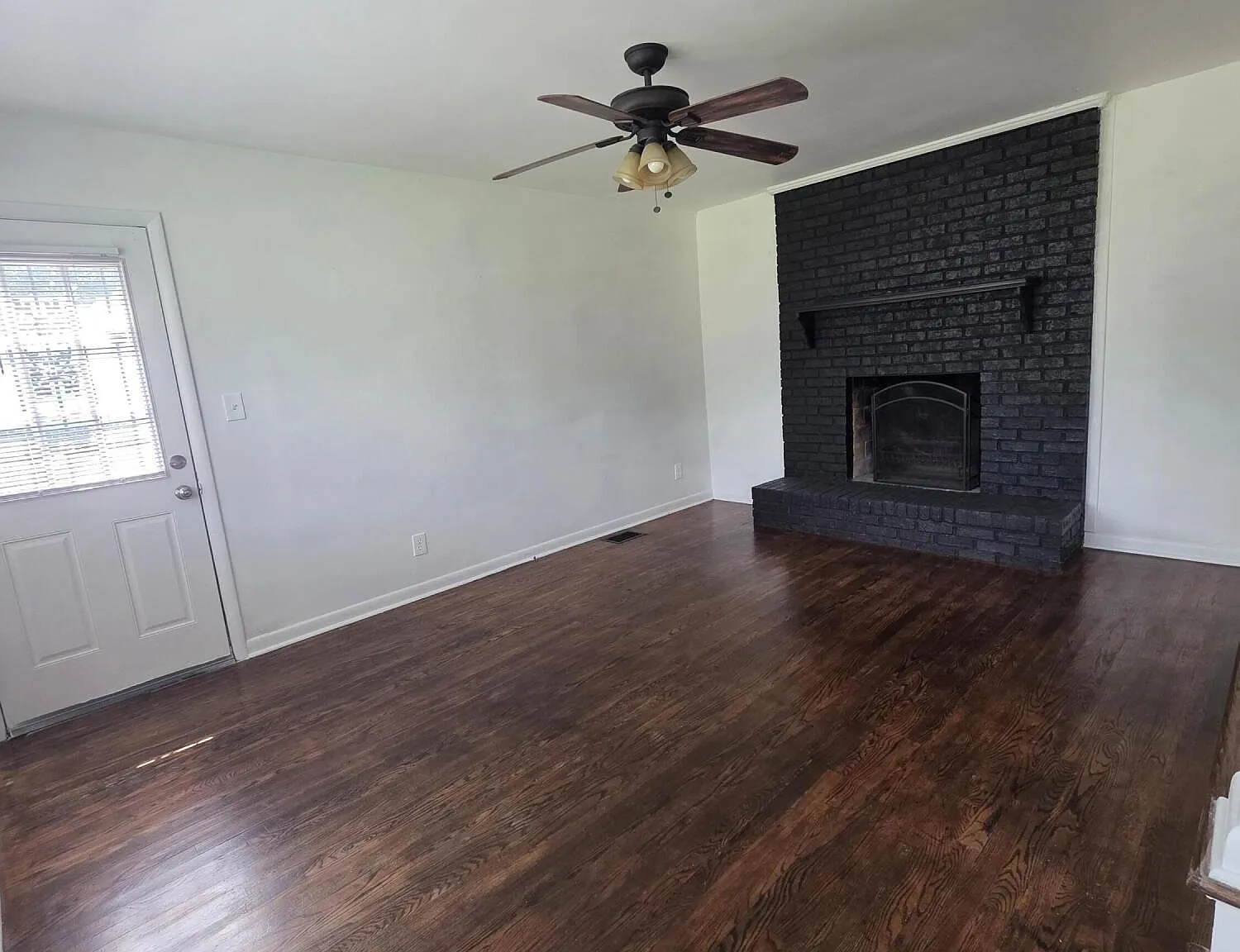 4 bed, 2.0 bath, 1464 sqft, $1,995 — Photo 2