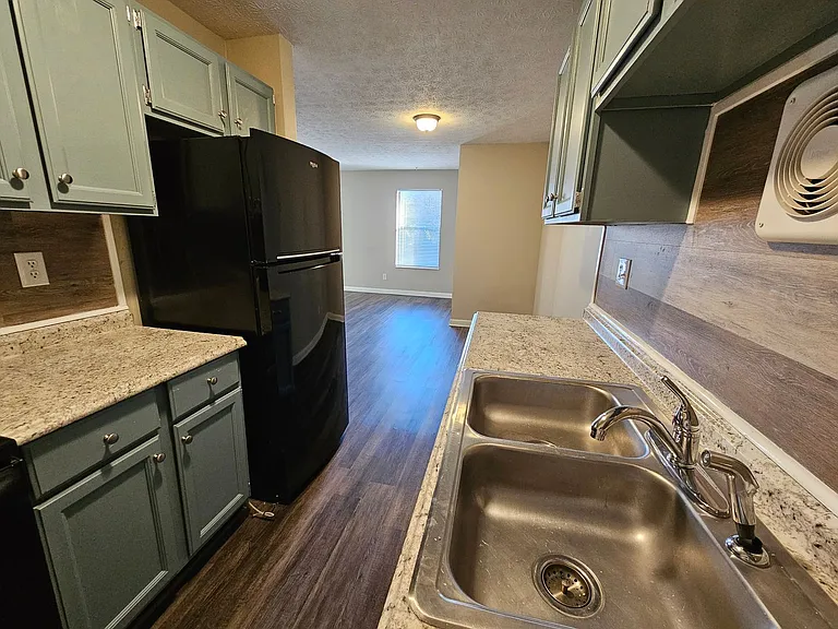 4121 Whistlers Way — Photo 2