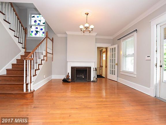 5th image of 810 Elden St