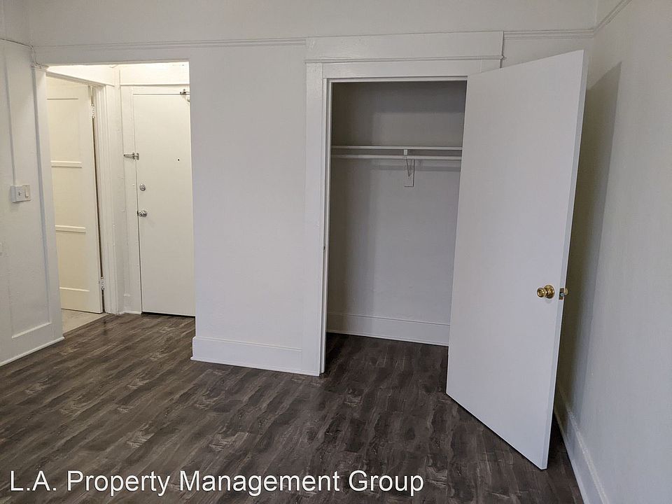 1st image of 2913 S Flower St #C06
