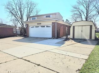 31821 Beechwood Dr, Warren, MI 48088
