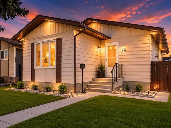 24 N Bedford Rd NE, Calgary, AB T3K 2K8