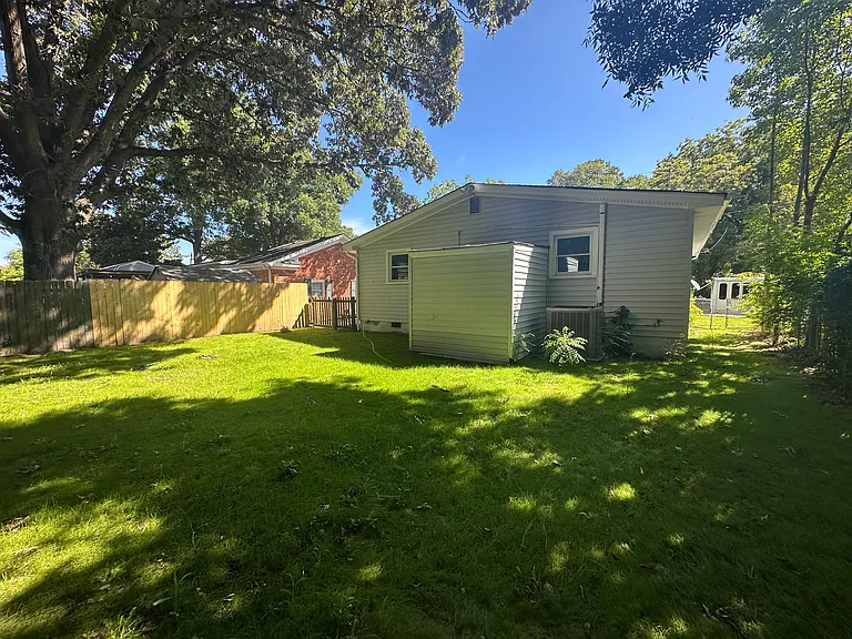 2425 Juniper St — Photo 16