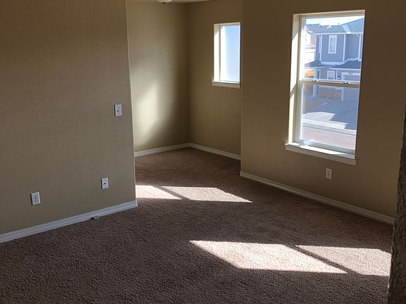 Master BR w/ sitting area