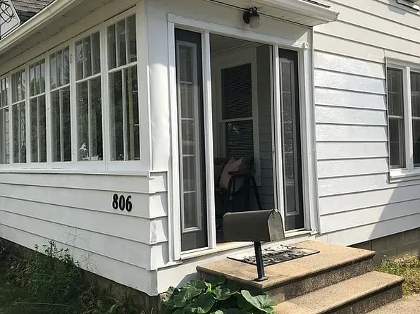 806 Bluff St, Cedar Falls, IA 50613