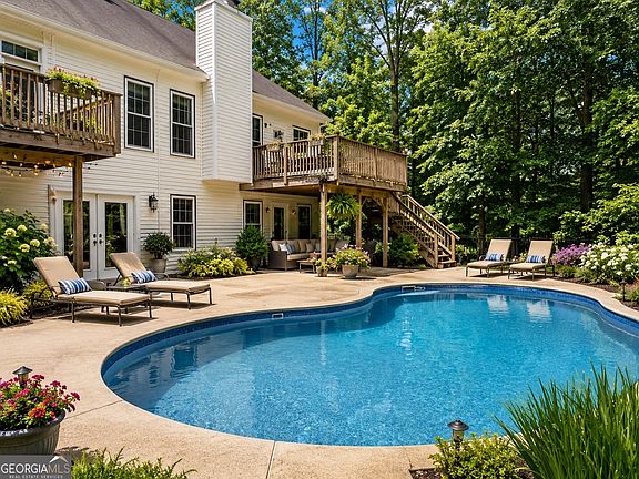 3rd image of 70 Circle Dr
