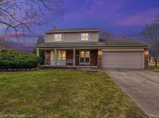 13920 Coldwater Dr, Sterling Heights, MI 48313