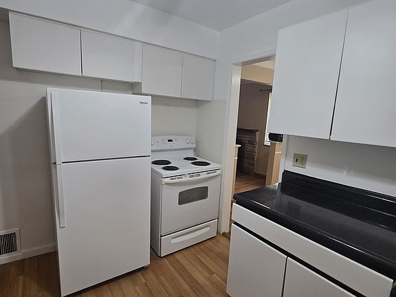 5th image of 1405 Teakwood Ave