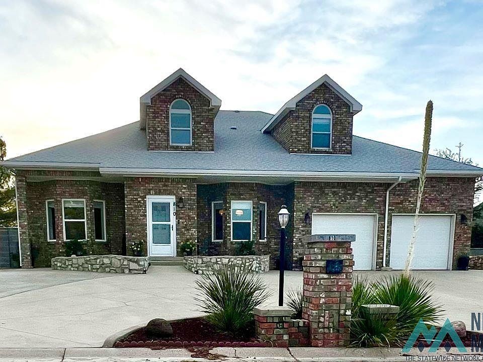 1st image of 810 Dennis Way