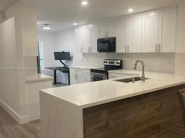 4136 Pine Ridge Ln, Fort Lauderdale, FL 33331