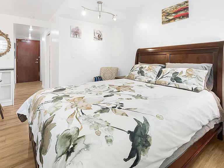 1050 Burrard St #1406 — Photo 6