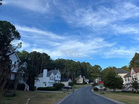 5th image of 64 Greatwood Dr