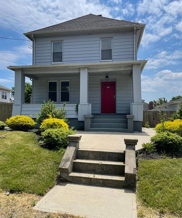 879 Upper Main St