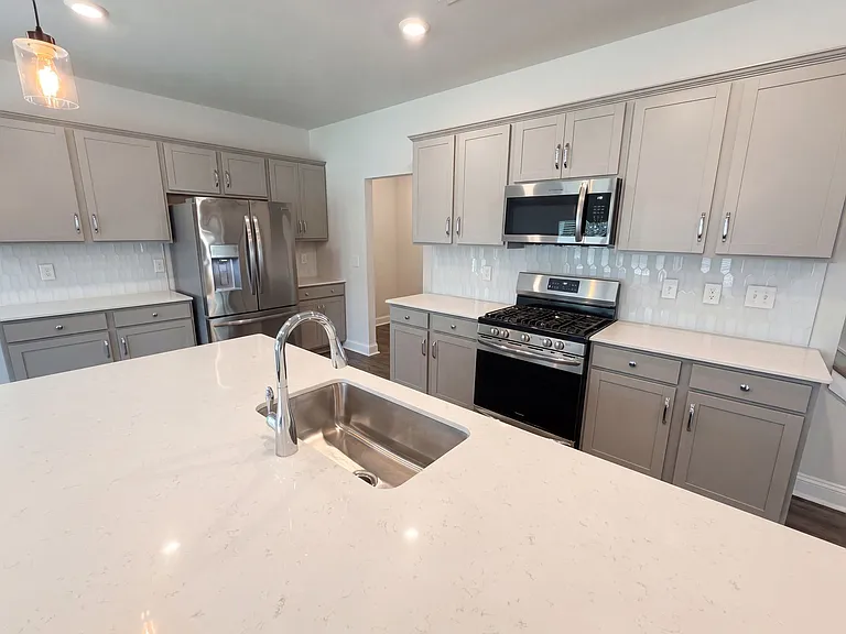 1205 Black Walnut St — Photo 2