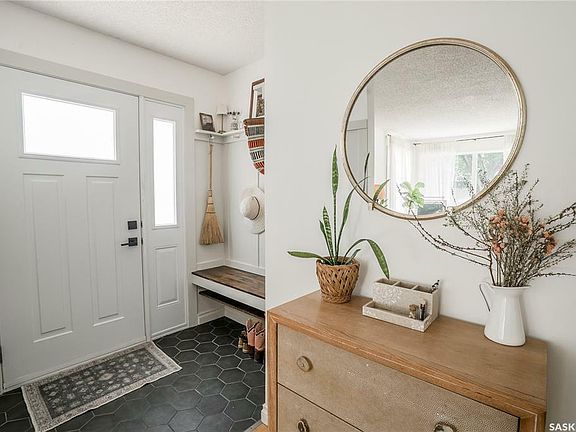 4th image of 57 Kirk Cres