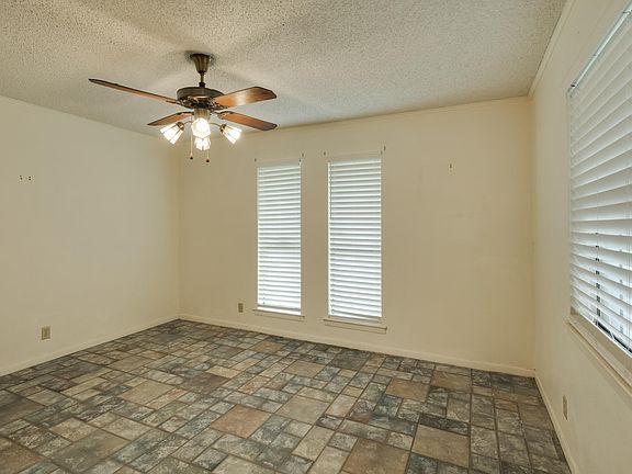 4th image of 2801 Happy Hollow Dr