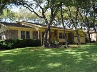 704 Queens Way, Bedford, TX 76021